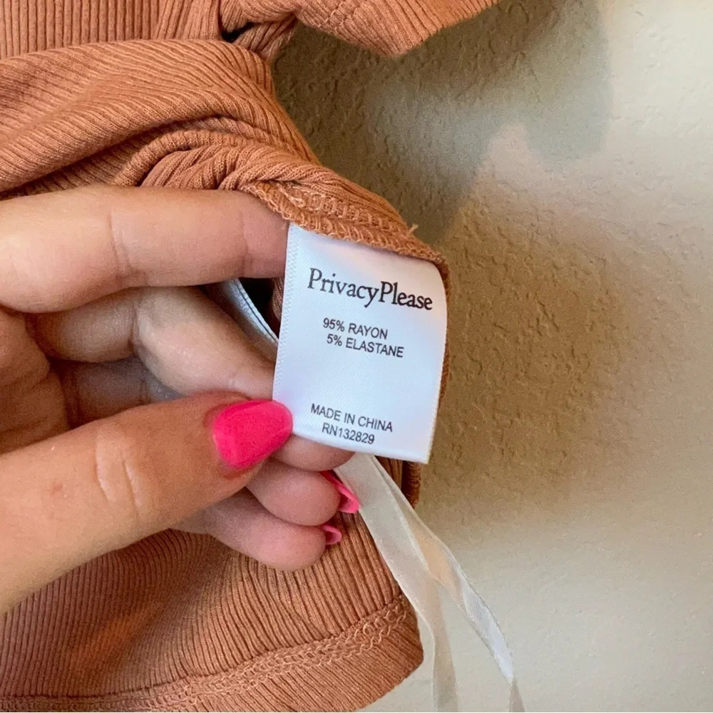 Privacy Please Ribbed Crop Top - Picture 3 of 4